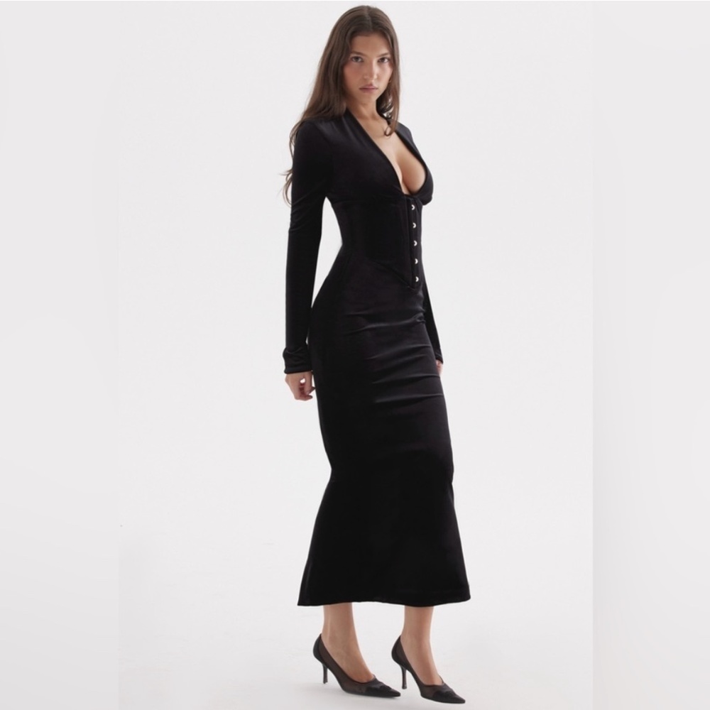 HOUSE OF CB Arabella Black Velvet Dress